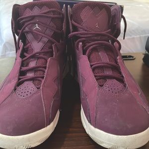 It’s Jordan sneakers Size 8 1/2 it is use .